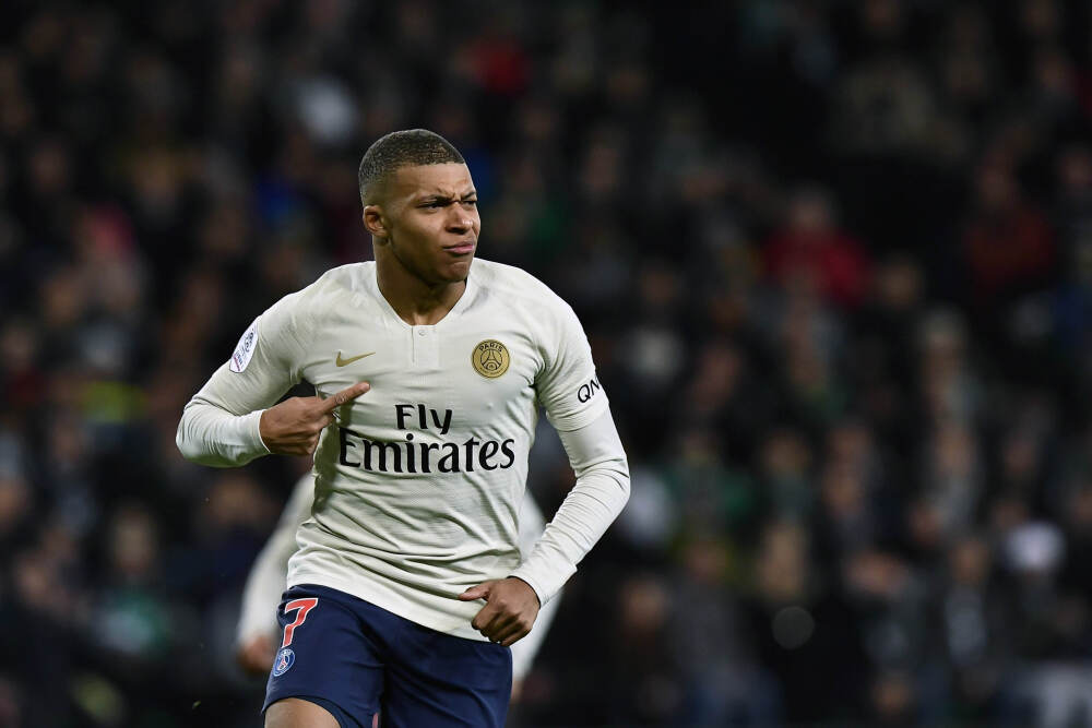 为什么酒店床上总放四个枕头？